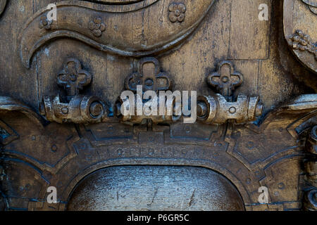 Antike Motive und Muster, die auf der Badewanne Abteikirche. Stockfoto