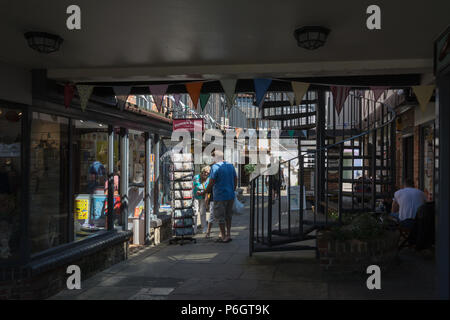 Die Alte Bäckerei Einkaufspassage in der malerischen Marktstadt Petworth, West Sussex, Großbritannien Stockfoto