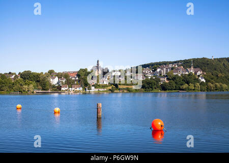 Deutschland, der Stadt Wetter an der Ruhr, See Harkort, Blick auf das Rathaus und die harkort Tower. Deutschland, Stadt Wetter an der Ruhr, der Stockfoto