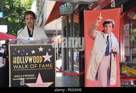 PETER FALK posthum geehrt MIT STERN AUF DEM WALK OF FAME in Los Angeles. An der Zeremonie Joe Mantegna - Peter Falk Star Joe Mantegna - Peter Falk Stern 70 Veranstaltung in Hollywood Leben - Kalifornien, Red Carpet Event, USA, Filmindustrie, Prominente, Fotografie, Bestof, Kunst, Kultur und Unterhaltung, Topix prominente Mode, Besten, Hollywood Leben, Event in Hollywood Leben - Kalifornien, Film Stars, TV Stars, Musik, Promis, Topix, Bestof, Kunst, Kultur und Unterhaltung, Fotografie, Anfrage tsuni@Gamma-USA.com, Kredit Tsuni/USA, ausgezeichnet mit einem Stern auf der Holly. Stockfoto