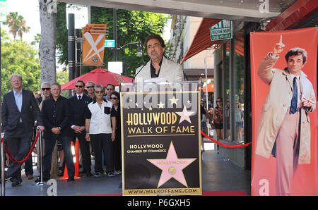 PETER FALK posthum geehrt MIT STERN AUF DEM WALK OF FAME in Los Angeles. An der Zeremonie Joe Mantegna - Peter Falk Star Joe Mantegna - Peter Falk Stern 71 Veranstaltung in Hollywood Leben - Kalifornien, Red Carpet Event, USA, Filmindustrie, Prominente, Fotografie, Bestof, Kunst, Kultur und Unterhaltung, Topix prominente Mode, Besten, Hollywood Leben, Event in Hollywood Leben - Kalifornien, Film Stars, TV Stars, Musik, Promis, Topix, Bestof, Kunst, Kultur und Unterhaltung, Fotografie, Anfrage tsuni@Gamma-USA.com, Kredit Tsuni/USA, ausgezeichnet mit einem Stern auf der Holly. Stockfoto