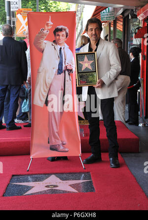 PETER FALK posthum geehrt MIT STERN AUF DEM WALK OF FAME in Los Angeles. An der Zeremonie Joe Mantegna - Peter Falk Star Joe Mantegna bei Peter Falk Stern 85 Veranstaltung in Hollywood Leben - Kalifornien, Red Carpet Event, USA, Filmindustrie, Prominente, Fotografie, Bestof, Kunst, Kultur und Unterhaltung, Topix prominente Mode, Besten, Hollywood Leben, Event in Hollywood Leben - Kalifornien, Film Stars, TV Stars, Musik, Promis, Topix, Bestof, Kunst, Kultur und Unterhaltung, Fotografie, Anfrage tsuni@Gamma-USA.com, Kredit Tsuni/USA, ausgezeichnet mit einem Stern auf dem Holl. Stockfoto