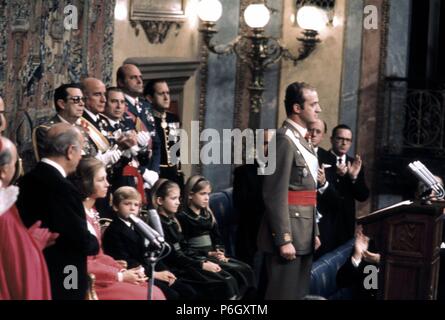 JUAN CARLOS I. REY DE ESPAÑA. ROMA 1938 -. CEREMONIA DE LA CORONACION. DISCURSO DE LA CORONA. CONGRESO DE LOS DIPUTADOS. MADRID 1975. Stockfoto