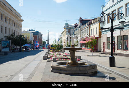 Das historische Stadtzentrum Leningradskaya street in Samara, Russland. An einem sonnigen Sommertag. 29. Juni 2018 Stockfoto