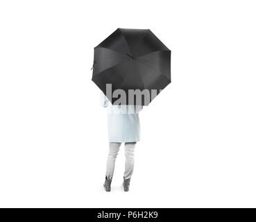 Dame stand rückwärts mit schwarzen Leere Regenschirm Mockup, Beschneidungspfade geöffnet. Weibliche Person halten Sie clear Dolde Overhead. Glatte Oberfläche gamp mockup. Mann hält schützende Zubehör gingham Griff. Stockfoto