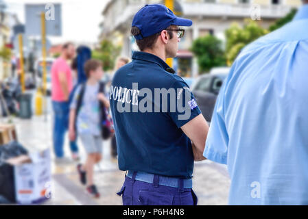Chania, Griechenland - 14. Juni 2018: Griechenland Polizist arbeiten für die Sicherheit während der örtlichen Streikposten, Redaktion Foto. Stockfoto