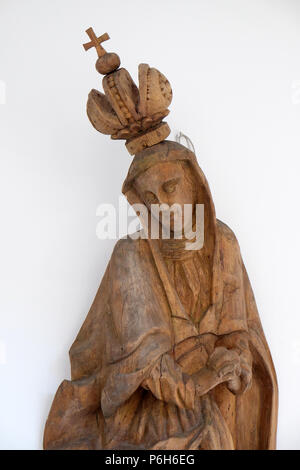 Jungfrau Maria Statue, Kloster der Schwestern vom Heiligen Kreuz in Gemunden, Deutschland Stockfoto