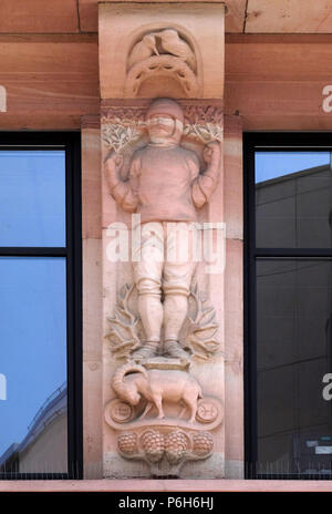 Die astrologischen Zeichen Steinbock, Relief auf Hausfassade in Aschaffenburg, Deutschland Stockfoto