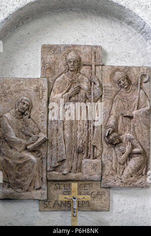 Heiligen Anselm von Canterbury, die bischöfe Liudger und Ansgar, Missionar in Skandinavien, Altar in Munsterschwarzach Benediktinerkloster, Deutschland Stockfoto