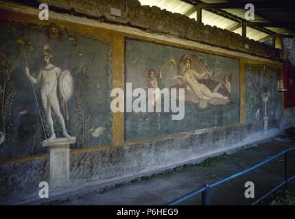 Italien. Pompeji. Haus der Venus Marina. Mars auf einen Garten und Venus stehen in der Shell mit Amor und Delphin. Unter freiem Himmel. 1. Jahrhundert n. Chr. Stockfoto