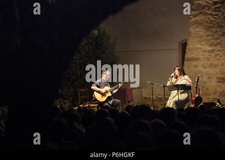 Concierto de Maria del Mar Bonet en El Santuario de nostra Senyora de Gràcia, Llucmajor, Campos. Mallorca Islas Baleares. España. Stockfoto