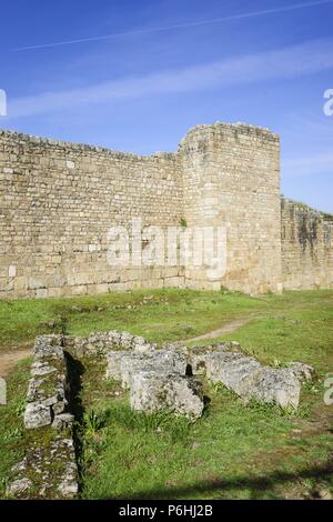 Muralla alto Imperial, remodelada por Flavio Trajanea en el siglo I, Conimbriga, Ciudad del Conventus Scallabitanus, provincia Romana de Lusitania, cerca de Condeixa-a-Nova, Distrito de Coimbra, Portugal, Europa. Stockfoto