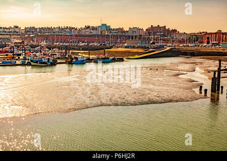 Boote im Hafen von Ramsgate, Kent, England Stockfoto