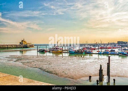 Boote im Hafen von Ramsgate, Kent, England Stockfoto