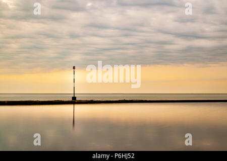 Schönen Sonnenaufgang über dem Meer bei Broadstairs Kent Stockfoto