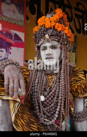 Portrait von Naga saddhu sadhu Baba während Maha Kumbh mela in Allahabad, Indien 2013 Stockfoto