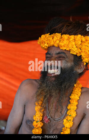 Naga sadhu saddhu Baba während Shivaratri Feier in Varanasi, Indien Stockfoto