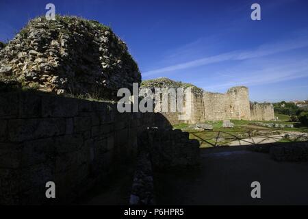 Muralla alto Imperial, remodelada por Flavio Trajanea en el siglo I, Conimbriga, Ciudad del Conventus Scallabitanus, provincia Romana de Lusitania, cerca de Condeixa-a-Nova, Distrito de Coimbra, Portugal, Europa. Stockfoto