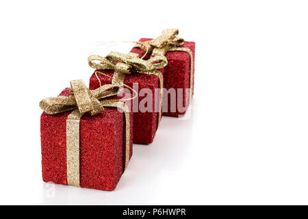 Künstliche rote Geschenkboxen dekoriert Stockfoto