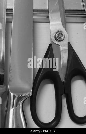 Küche Besteck an die Wand hängen Stockfoto