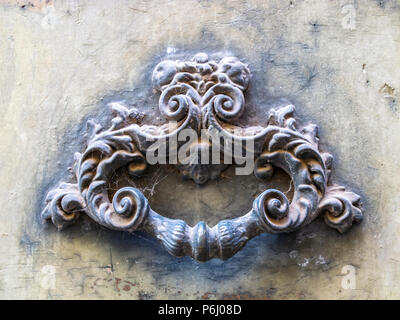 Künstlerische Griff eines alten Palastes in Viterbo (Italien) Stockfoto