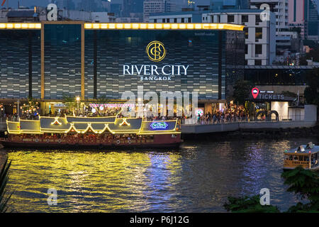River City Shopping Mall auf dem Chao Phraya River, Bangkok, Thailand Stockfoto