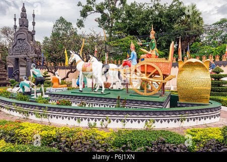 Siem Reap, Kambodscha - 19.November 2017: Szene am Wat Preah Prom Rath. Es historische buddhistische Tempelanlage mit farbenfrohen Pagoden, Gärten in Siem Reap Stockfoto