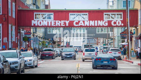 10. September 2016 - Monterey, USA. Malerische Cannery Row Street, ruhige Meer Straße, in der Innenstadt von Monterey, Kalifornien Stockfoto