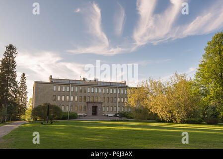 Nord-österbotten Museum (Museo Pohjois-Pohjanmaan) in Hupisaaret Inseln City Park (Ainolan Puisto Garten) in Oulu, Finnland Stockfoto