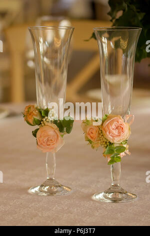 Rose eingerichtet Hochzeit Gläser auf banket Tabelle Stockfoto