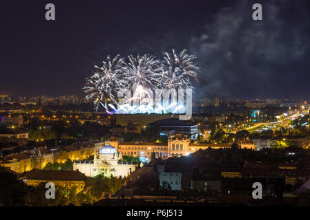Festival von Feuerwerkskörpern in Zagreb (Bundek), Kroatien Stockfoto
