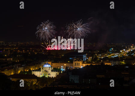 Festival von Feuerwerkskörpern in Zagreb (Bundek), Kroatien Stockfoto