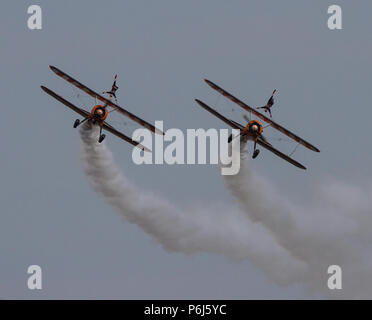 Wing Walker in einem Air Show Stockfoto