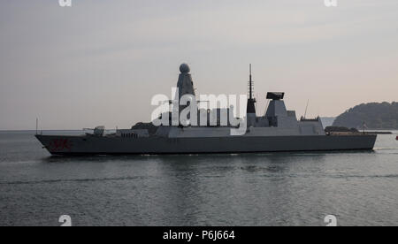 HMS Dragon Segeln von Devonport Stockfoto