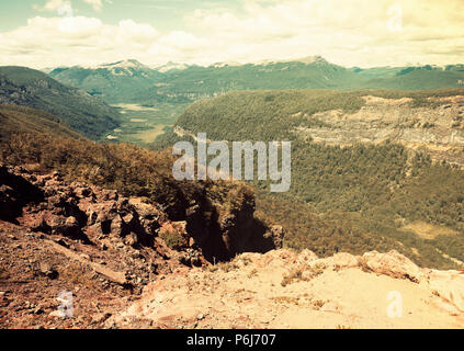 Spektakuläre Aussicht auf den Vulkan Tronador der südlichen Anden und Alerce und Castano Overa Gletscher Stockfoto