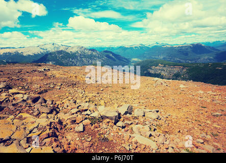 Spektakuläre Aussicht auf den Vulkan Tronador der südlichen Anden und Alerce und Castano Overa Gletscher Stockfoto