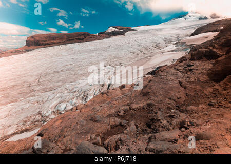 Vulkan Tronador und Gletscher der Alerce und Castano Overa an einem sonnigen Tag. Patagonien, Argentinien Stockfoto