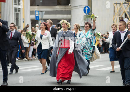 RIGA, Lettland, Juli 1, 2018: National Song und Dance Festival, feierliche Eröffnung Parade in der Hauptstadt mit allen Teilnehmern Stockfoto