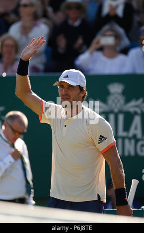 Devonshire Park, Eastbourne, Großbritannien. 30. Juni, 2018. Natur Tal International Tennis; Mischa Zverev (GER) feiert nach dem Gewinn der mens einzigen endgültigen Gutschrift: Aktion plus Sport/Alamy leben Nachrichten Stockfoto