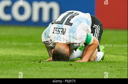 Kasan, Russland, Juni 30, 2018 Lionel Messi, Argentinien 10 traurig, enttäuscht, wütend, Emotionen, Enttäuschung, Frustration, Frustration, Traurigkeit, Verzweiflung, Hoffnungslosigkeit, Argentinien - Frankreich FIFA WM 2018 Russland, am Besten von 16, Saison 2018/2019, 30. Juni 2018 Stadion K a z a n - A r e n a in Kasan, Russland. © Peter Schatz/Alamy leben Nachrichten Stockfoto
