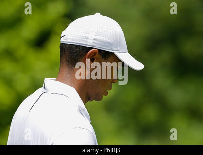 Potomac, MD, USA. 30. Juni, 2018. Tiger Woods während der dritten Runde der Quicken Loans Nationalen an TPC Potomac in Potomac, MD. Justin Cooper/CSM/Alamy leben Nachrichten Stockfoto