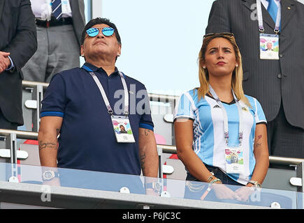 Kasan, Russland. 30 Jun, 2018. Argentinien - Frankreich, Fußball, Kazan, Juni 30, 2018 Diego MARADONNA, ARG, ehemaliger Spieler, Argentinien - Frankreich FIFA WM 2018 Russland, am Besten von 16, Saison 2018/2019, 30. Juni 2018 Stadion K a z a n - A r e n a in Kasan, Russland. © Peter Schatz/Alamy leben Nachrichten Stockfoto