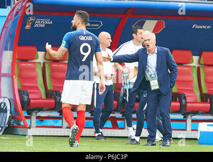 Kasan, Russland. 30 Jun, 2018. Argentinien - Frankreich, Fußball, Kasan, 30. Juni 2018 Didier Deschamps, FRA Headcoach, Olivier GIROUD, FRA 9 Argentinien - FRANKREICH FIFA WM 2018 Russland, am Besten von 16, Saison 2018/2019, 30. Juni 2018 Stadion K a z a n - A r e n a in Kasan, Russland. © Peter Schatz/Alamy leben Nachrichten Stockfoto