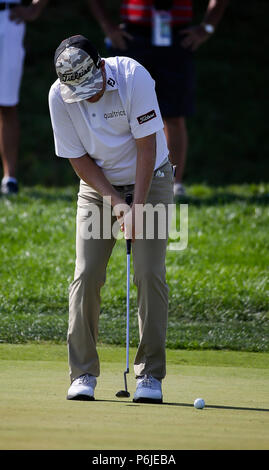 Potomac, MD, USA. 30. Juni, 2018. Zac Blair Schläge auf dem 16 Grün während der dritten Runde der Quicken Loans Nationalen an TPC Potomac in Potomac, MD. Justin Cooper/CSM/Alamy leben Nachrichten Stockfoto