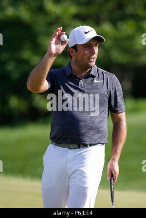 Potomac, MD, USA. 30. Juni, 2018. Francesco Molinari Wellen zu der Menge nach der dritten Runde der Quicken Loans Nationalen an TPC Potomac in Potomac, MD. Justin Cooper/CSM/Alamy leben Nachrichten Stockfoto