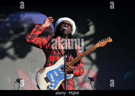 Glasgow, UK. 30 Jun, 2018. Fiesta X FALTEN Festival Glasgow Glasgow. Die Eröffnungs-Fiesta X FALTEN Festival im Kelvingrove Park, Glasgow. Nile Rogers führt auf der Hauptbühne am Samstag 30.Juni 2018 Bild © Andy Buchanan Credit: Andy Buchanan/Alamy leben Nachrichten Stockfoto