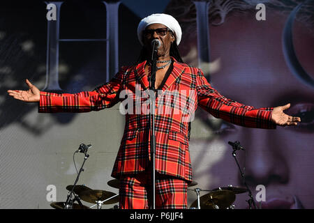 Glasgow, UK. 30 Jun, 2018. Fiesta X FALTEN Festival Glasgow Glasgow. Die Eröffnungs-Fiesta X FALTEN Festival im Kelvingrove Park, Glasgow. Nile Rogers führt auf der Hauptbühne am Samstag 30.Juni 2018 Bild © Andy Buchanan Credit: Andy Buchanan/Alamy leben Nachrichten Stockfoto