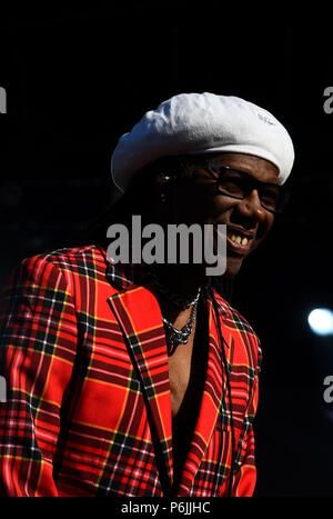 Glasgow, UK. 30 Jun, 2018. Fiesta X FALTEN Festival Glasgow Glasgow. Die Eröffnungs-Fiesta X FALTEN Festival im Kelvingrove Park, Glasgow. Nile Rogers führt auf der Hauptbühne am Samstag 30.Juni 2018 Bild © Andy Buchanan Credit: Andy Buchanan/Alamy leben Nachrichten Stockfoto