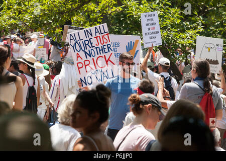 Washington DC, USA. 30 Jun, 2018. Familien gehören zusammen Rallye im Lafayette Park in Washington, D.C., 30. Juni 2018. Credit: Robert Meyers/Alamy leben Nachrichten Stockfoto