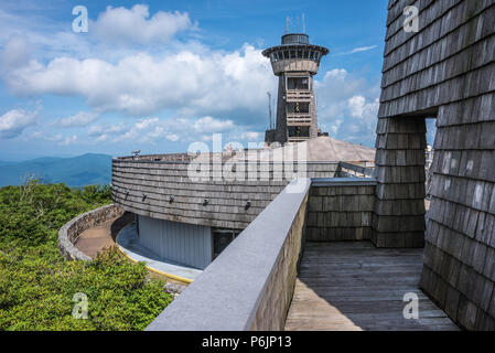 Brasstown Bald Aussichtsplattform und Turm ist der höchste Punkt im US-Bundesstaat Georgia, mit Blick auf die North und South Carolina, Georgia und Tennessee. Stockfoto